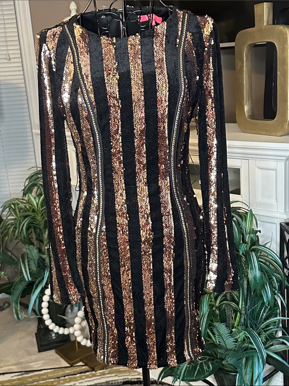 Xtaren Black and Gold Sequin Long Sleeve Bodycon Dress